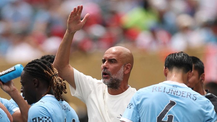 SOCCER-CLUB-MCI-WCA/ Soccer Football - FIFA Club World Cup - Group G - Manchester City v Wydad Casablanca - Lincoln Financial Field, Philadelphia, Pennsylvania, U.S. - June 18, 2025 Manchester City manager Pep Guardiola reacts REUTERS/Lee Smith