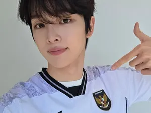 Gebrakan Sungchan RIIZE: Pakai Jersey Timnas Indonesia Gebrakan Sungchan RIIZE: Pakai Jersey Timnas Indonesia