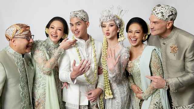 Update Informasi Selebriti InsertLive : Tak Pajang Foto Mulan Jameela, Unggahan Ibunda Alyssa Daguise Disorot