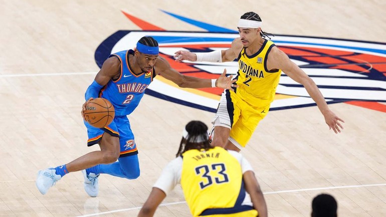 Shai mencetak tripoin dari memberi asis kepada Cason Wallace untuk mengubah skor menjadi 86-68. Jalen Williams lalu juga mencetak tiga angka yang disusul lemparan bebas Chet Holmgren, sehingga skor menjadi 90-68. IMAGN IMAGES via Reuters Connect/Alonzo Adams