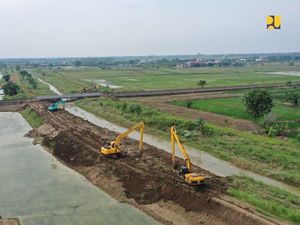 Kementerian PU Tangani Tanggul Jebol di Sungai Renggong Grobogan Kementerian PU Tangani Tanggul Jebol di Sungai Renggong Grobogan