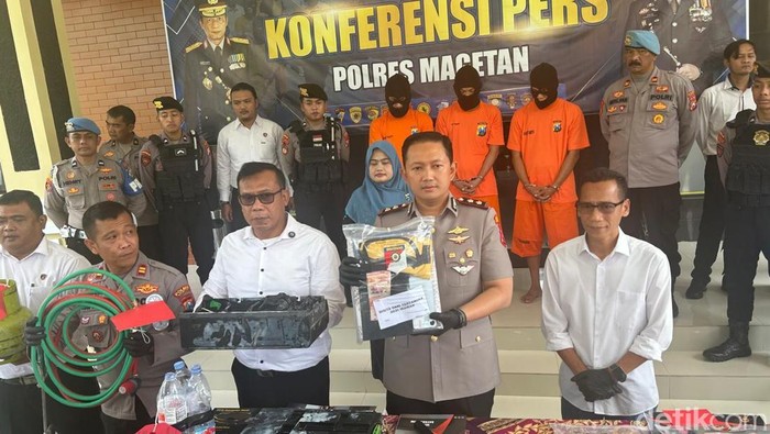 Tiga pembobol minimarket di Magetan dibekuk Tiga pembobol minimarket di Magetan dibekuk