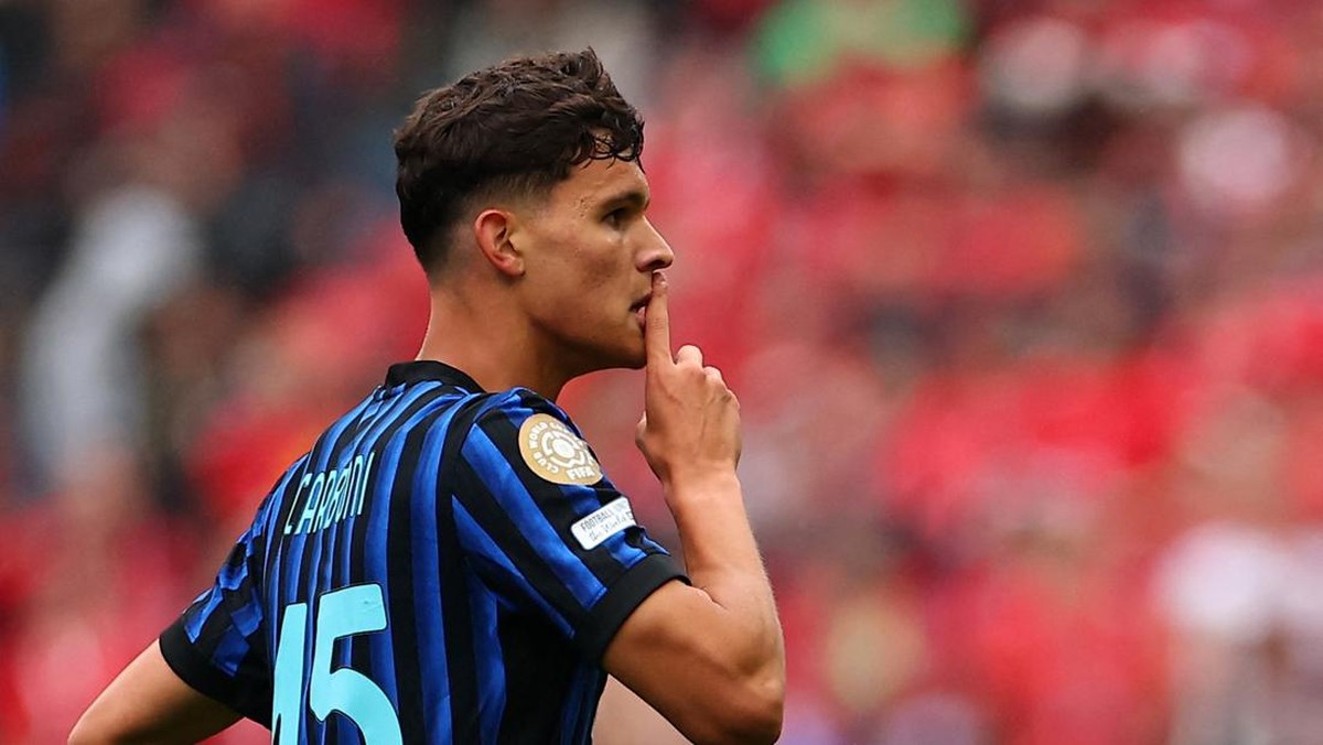Gelandang muda Inter Milan Valentin Carboni cetak gol setelah absen panjang karena cedera lutut (REUTERS/Agustin Marcarian)