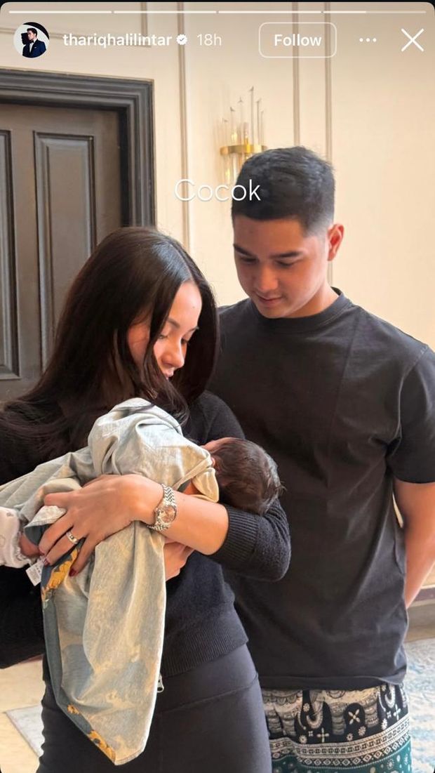 Alyssa Daguise Gendong Baby Arash
