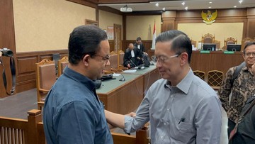 Anies Temui Tom Lembong di Sela Sidang, Cerita Sekarang Sudah Jadi Kakek