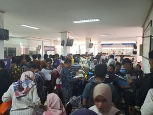 Warga Banten Minta Tambah Waktu Pemutihan Pajak Kendaraan-Jumlah Petugas