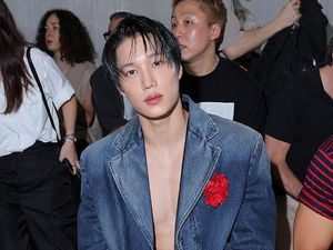 Adu Ganteng Kai EXO Hingga Win Metawin, Pamer Dada di Peragaan Busana Prada Adu Ganteng Kai EXO Hingga Win Metawin, Pamer Dada di Peragaan Busana Prada