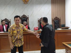 Jabar Hari Ini: Vonis 5,5 Tahun Penjara untuk Ema Sumarna Jabar Hari Ini: Vonis 5,5 Tahun Penjara untuk Ema Sumarna