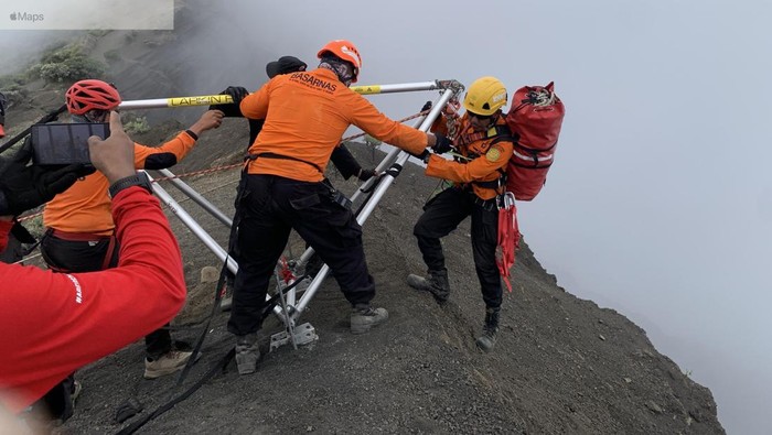 Evakuasi Turis Brasil Jatuh di Gunung Rinjani pendaki Brasil