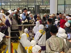 760 Jemaah Haji Jatim Tertahan di Jeddah Usai Pesawatnya Dibatalkan