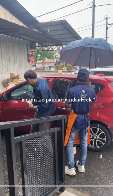 Kedai Ini Viral Gegara Pelayannya Hanya Manis ke Pelanggan Perempuan