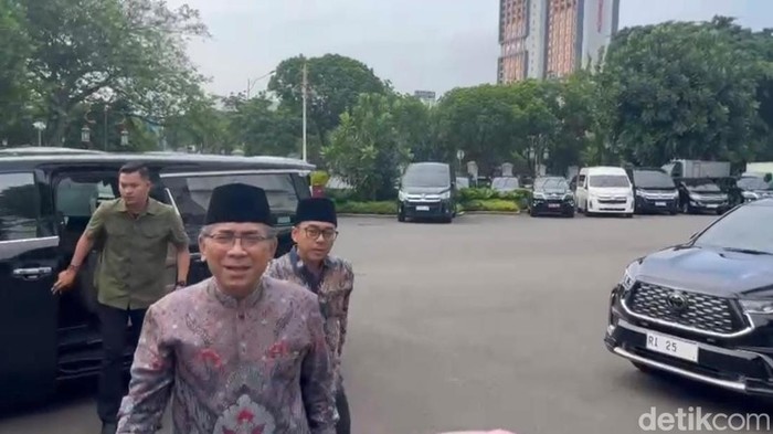 Ketua Umum PBNU KH Yahya Cholil Staquf (Gus Yahya) Ketua Umum PBNU KH Yahya Cholil Staquf (Gus Yahya) menyambangi Istana Kepresidenan, Selasa (24/6/2025)