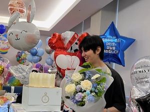 Lee Min Ho Tuai Komentar Nyinyir Usai Pamer Hadiah Ultah dari Penggemar Lee Min Ho Tuai Komentar Nyinyir Usai Pamer Hadiah Ultah dari Penggemar