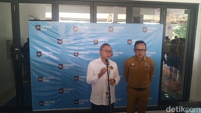 Menteri Koordinasi Bidang Pangan Zulkifli Hasan di Kampus IPDN.