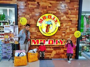 Deretan Kisah Haru Konsumen MR DIY Temukan Harapan dari Barang Sederhana Deretan Kisah Haru Konsumen MR DIY Temukan Harapan dari Barang Sederhana