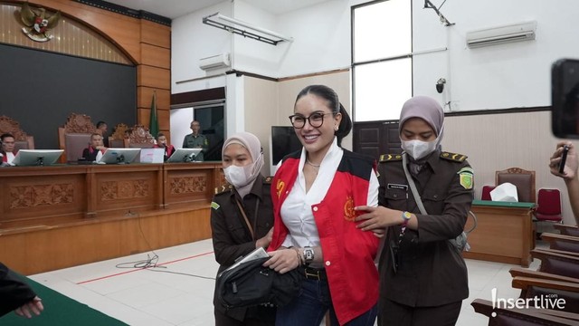 Berita Viral Selebriti dari InsertLive : Eksepsi Nikita Mirzani soal Kasus Pengancaman & TPPU Ditolak Hakim