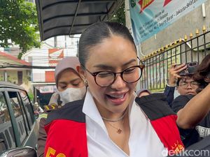Nikita Sampaikan Pesan Terbuka ke Prabowo Usai Jalani Sidang Kasus Pemerasan Nikita Sampaikan Pesan Terbuka ke Prabowo Usai Jalani Sidang Kasus Pemerasan