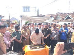 Bupati Batang Resmikan Jembatan Pasar Warungasem, Tuntas Lebih Cepat