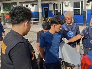 Pengendali Penyelundupan Sabu 15 Kg ke Babel Ditangkap di NTT Pengendali Penyelundupan Sabu 15 Kg ke Babel Ditangkap di NTT