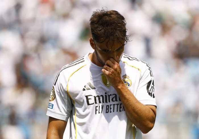 Soccer Football - FIFA Club World Cup - Group H - Real Madrid v Pachuca - Bank of America Stadium, Charlotte, North Carolina, U.S. - June 22, 2025 Real Madrid's Raul Asencio walks off the pitch after being shown a red card REUTERS/Susana Vera
