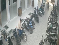 Ditinggal Salat, Pelaku Curanmor Bobol Motor Jemaah Masjid di Sampang
