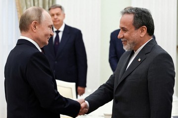 Rusia-Iran Sepakat Lawan Tekanan AS