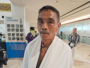 Pilu Jemaah Haji Asal Malang Hilang Hampir Sebulan di Tanah Suci Pilu Jemaah Haji Asal Malang Hilang Hampir Sebulan di Tanah Suci