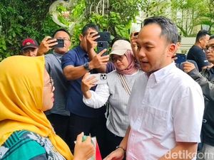Pulang dari China, Wali Kota Solo Bawakan Chinese Tea buat Jokowi Pulang dari China, Wali Kota Solo Bawakan Chinese Tea buat Jokowi
