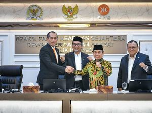 Abdul Kharis Kini Jabat Ketua Fraksi PKS di DPR Gantikan Jazuli Juwaini Abdul Kharis Kini Jabat Ketua Fraksi PKS di DPR Gantikan Jazuli Juwaini