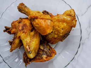 Resep Ayam Goreng Ungkep Sederhana yang Bikin Nagih Resep Ayam Goreng Ungkep Sederhana yang Bikin Nagih