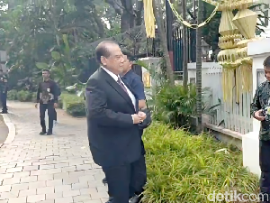 Video: CT, Megawati hingga Pak Bas Hadiri Pernikahan Anak Pramono Video: CT, Megawati hingga Pak Bas Hadiri Pernikahan Anak Pramono