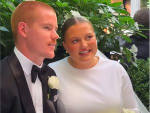 Potret Pernikahan Pemain Bola yang Tuai Hujatan, Pengantin Disebut Mirip Kulkas Potret Pernikahan Pemain Bola yang Tuai Hujatan, Pengantin Disebut Mirip Kulkas