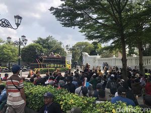Penambang Sungai Progo Geruduk Kantor Gubernur DIY, Ini Tuntutannya Penambang Sungai Progo Geruduk Kantor Gubernur DIY, Ini Tuntutannya