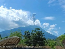 Ile Lewotolok Meletus Lagi, Desa di Lereng Gunung Alami Hujan Abu-Kerikil