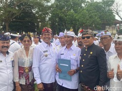 Semringah Pria Karangasem Dilantik Jadi PPPK meski Empat Bulan Lagi Pensiun