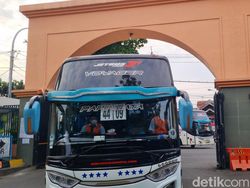 Jemaah Kloter 44 Tertunda Pulang gegara Perang Sudah Tiba di Surabaya