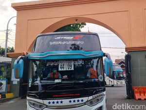 Jemaah Kloter 44 Tertunda Pulang gegara Perang Sudah Tiba di Surabaya Jemaah Kloter 44 Tertunda Pulang gegara Perang Sudah Tiba di Surabaya