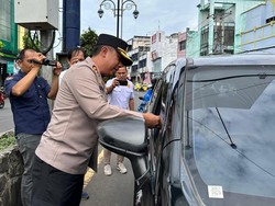 Jelang HUT Bhayangkara, Polres Lubuklinggau Bagikan Bingkisan ke Warga