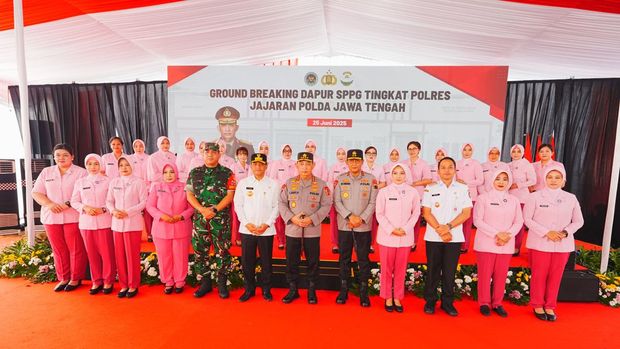 Kapolri Jenderal Listyo Sigit Praboowo Groundbreaking 24 Dapur SPPG di, Surakarta, Jateng.