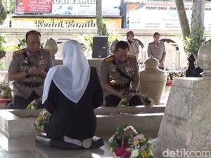 Sambut Hari Bhayangkara ke-79, Kapolri Napak Tilas-Ziarah Makam Bung Karno Sambut Hari Bhayangkara ke-79, Kapolri Napak Tilas-Ziarah Makam Bung Karno