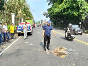 Truk Vs Motor di Purwokerto, 2 Orang Terluka Truk Vs Motor di Purwokerto, 2 Orang Terluka