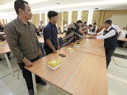 Momen Haru Dialog Mensos dengan Orang Tua Siswa Sekolah Rakyat