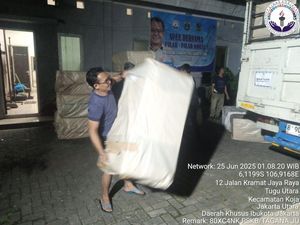 Kemensos Salurkan Bantuan ke Warga Terdampak Banjir Rob di Jakut