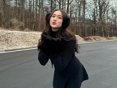 Momen Absurd Laura Moane di Lokasi Syuting: Celana Dalam Diambil OB!