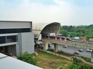 LRT Jabodebek Uji Coba Layanan Penitipan Barang di Stasiun Halim LRT Jabodebek Uji Coba Layanan Penitipan Barang di Stasiun Halim