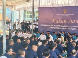 Pesan Tegas Menteri Agus ke Para Napi Lapas Medan Saat Makan Bareng