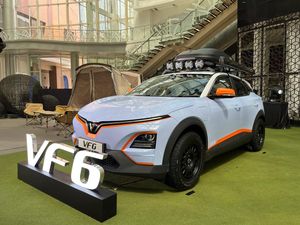Gaya Mobil Listrik VinFast VF6 Dimodifikasi ala Petualang Gaya Mobil Listrik VinFast VF6 Dimodifikasi ala Petualang