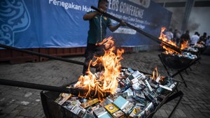 Bea Cukai Musnahkan 64 Juta Rokok dan MMEA Ilegal