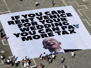 Pernikahan Jeff Bezos-Sanchez di Venesia Tuai Aksi Protes