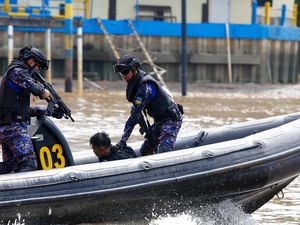 Simulasi Jalur, CRT Polda Riau Respons Cepat Pencuri di Atas Kapal Simulasi Jalur, CRT Polda Riau Respons Cepat Pencuri di Atas Kapal